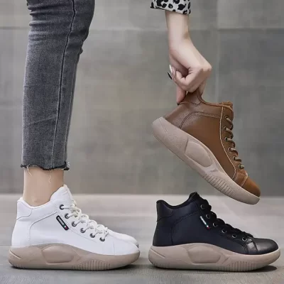 Women's sports shoes