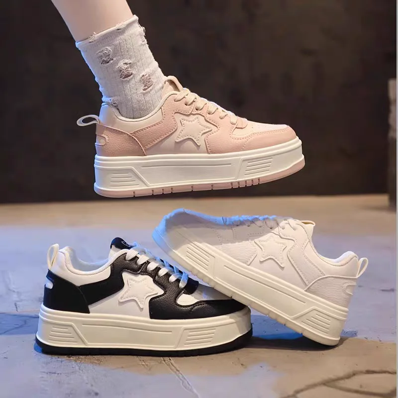 Photo of the new women's sneaker model Photo of the new women's sneaker model