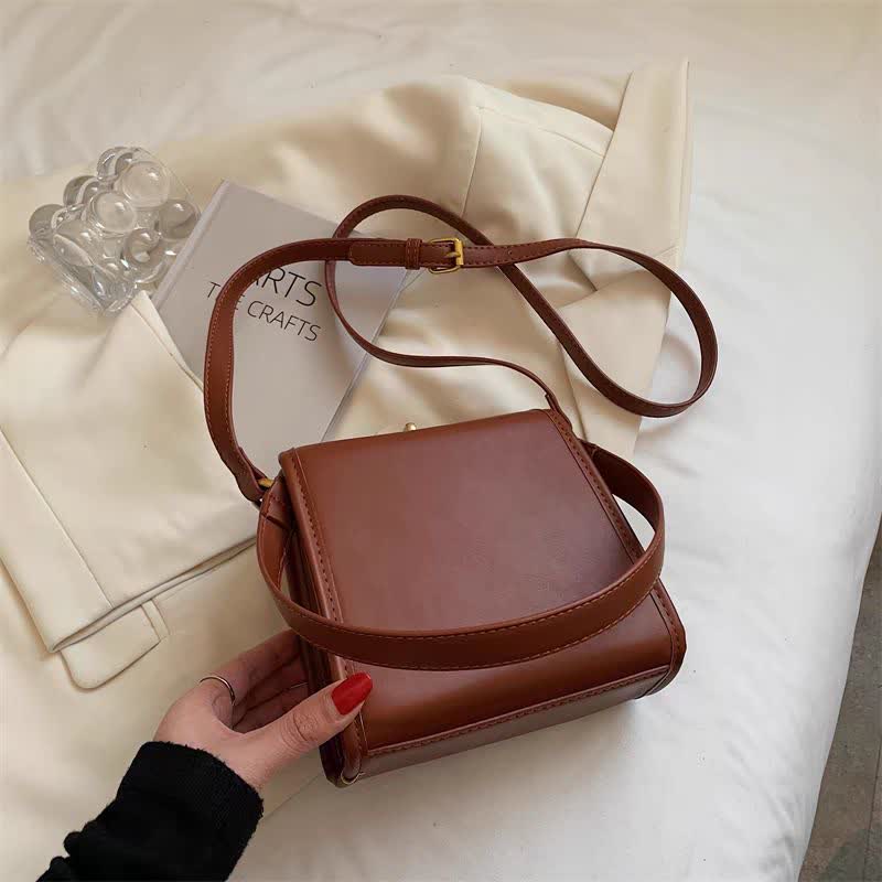 Elegant brown women's handbag Stylish women's brown handbag