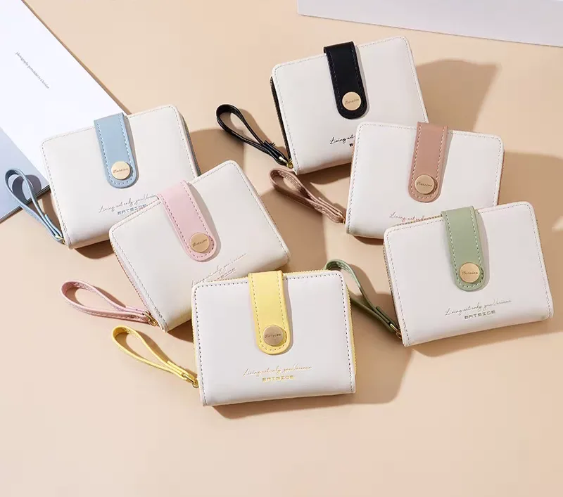 Imported white women's wallet, trendy for the season Imported white women's wallet, trendy fashion accessory