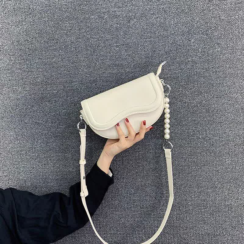 Elegant and trendy white women's evening bag Elegant and trendy white women's evening bag