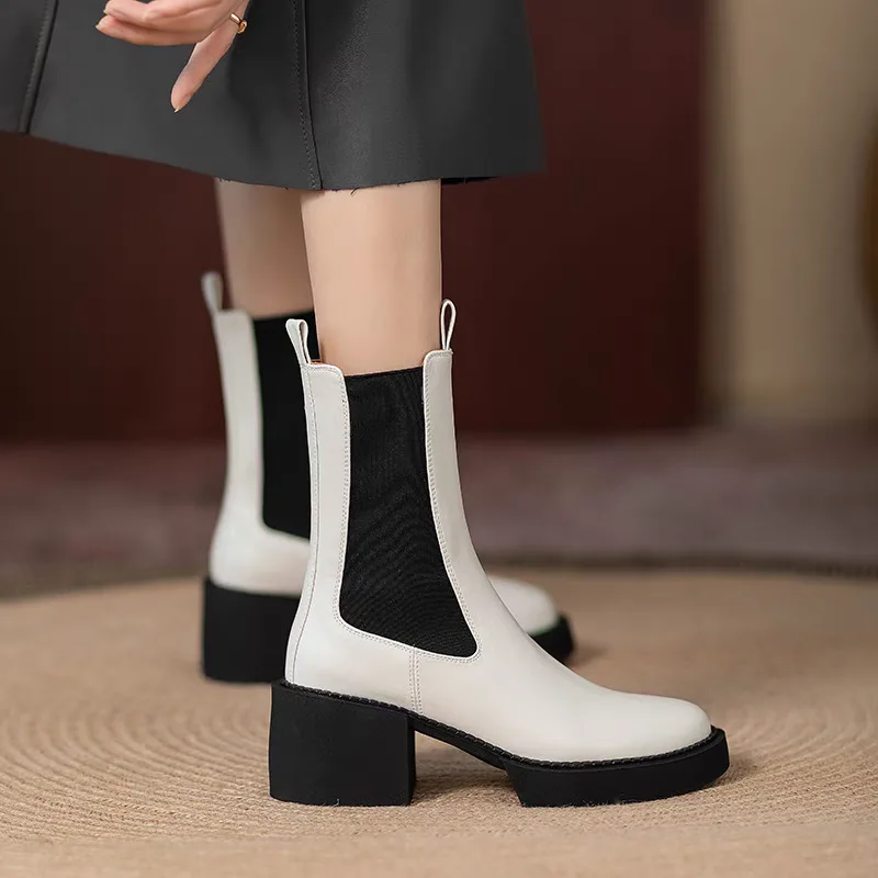 White women's ankle boot model for the season White women's winter boot model for the season