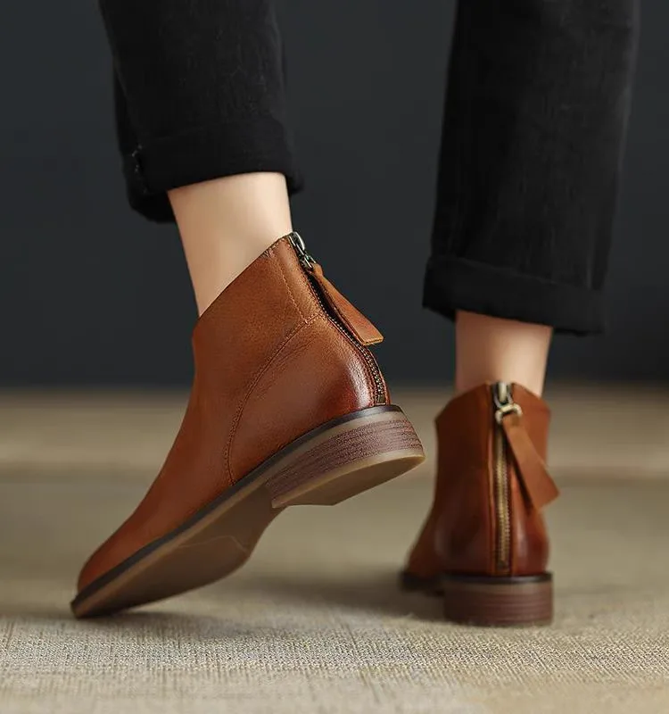 Fashionable women's brown ankle boot photo Fashionable women's brown ankle boot photo