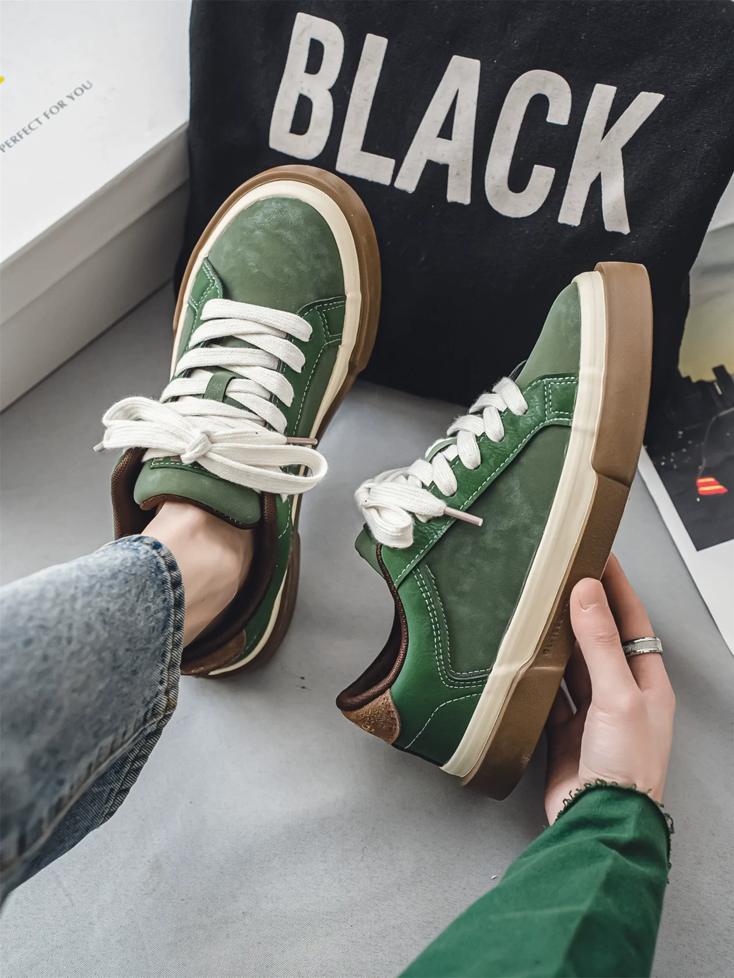 Stylish men's green sporty sneakers Stylish men's green sporty sneakers