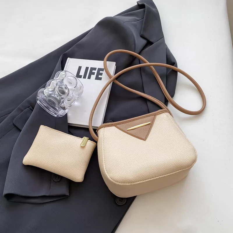 White women's shoulder bag trendy photo White women's shoulder bag trendy photo