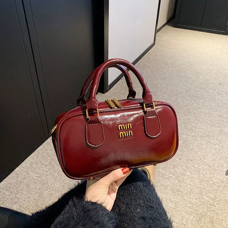 Stylish Burgundy Women's Handbag for the Season Year's trendy burgundy women's handbag