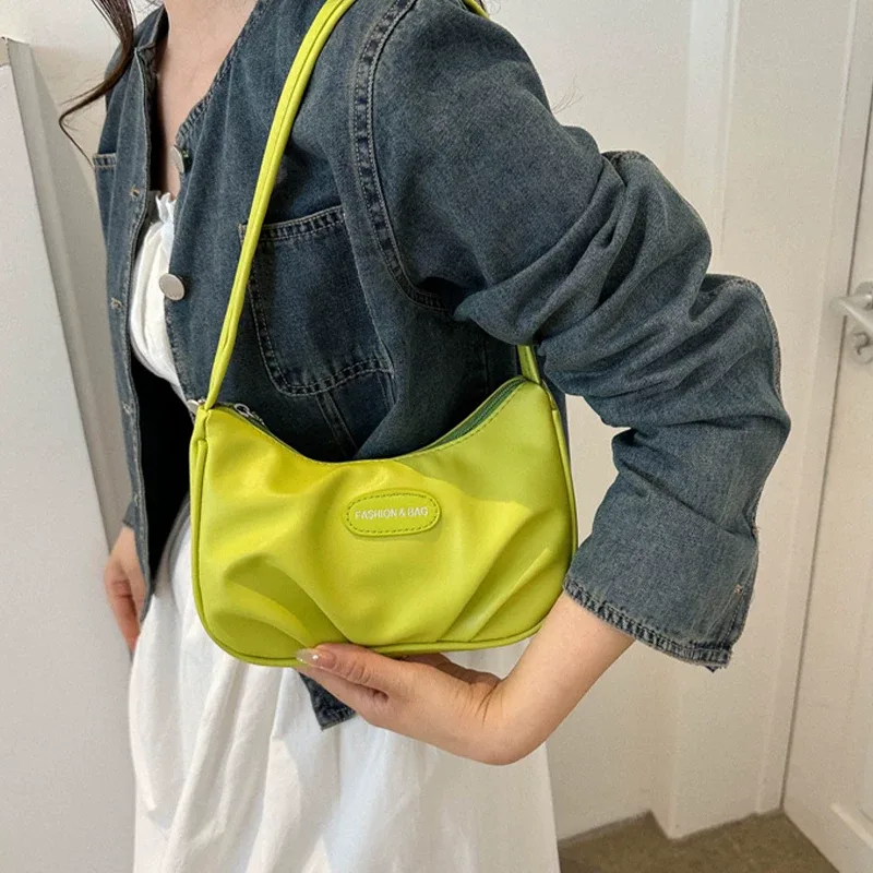 Trendy green women's handbag photo Green women's handbag trend photo