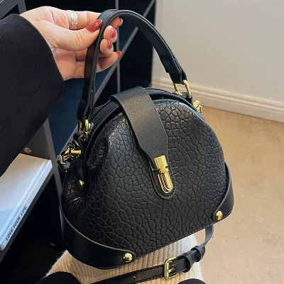 قیمت کیف مشکی طرح دار دوشی زنانه