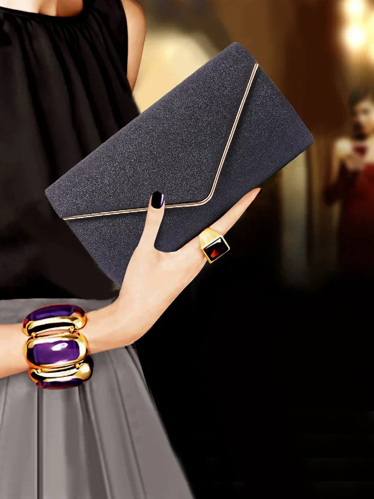 New fashion model photo of a women's black evening bag for the current year New fashionable women's black evening bag model photo for the year