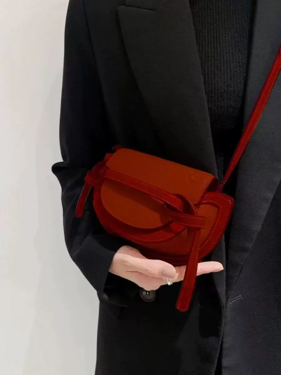 Imported red women's shoulder bag Imported red women's shoulder bag