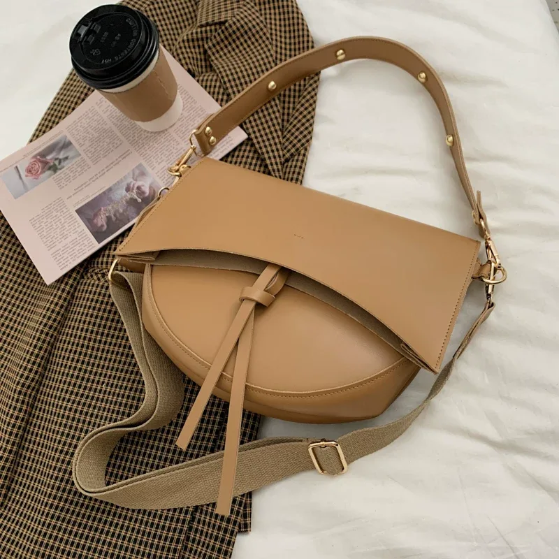 Women's handbag and shoulder bag by Wordati Women's handbag and shoulder bag purchase by Wardati