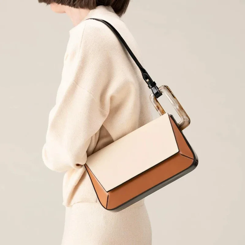 Photo of a trendy women's shoulder bag model from abroad Photo of a trendy women's shoulder bag model from abroad