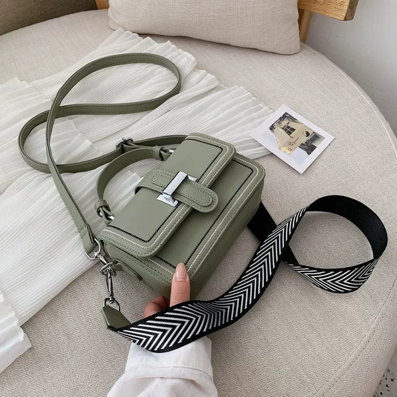 Green women's handbag and shoulder bag, trendy and affordable of the year Green women's handbag and shoulder bag, trendy and affordable of the year