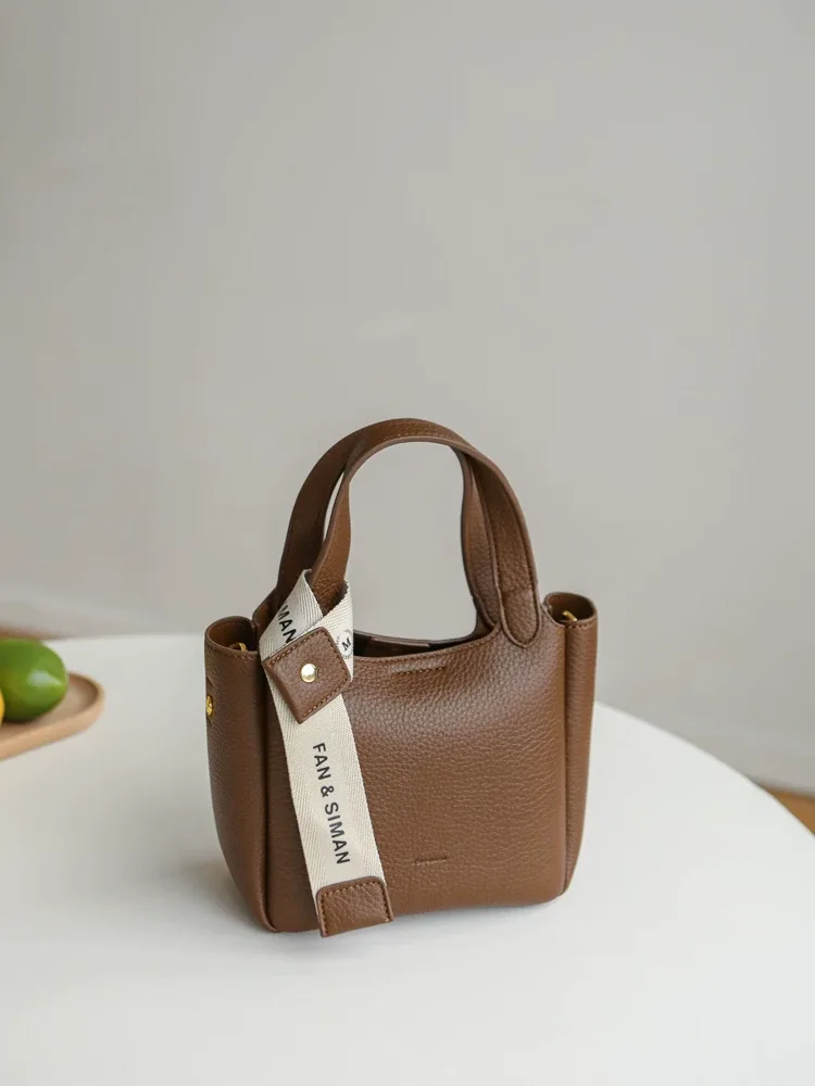 Price of genuine foreign trendy women's handbag Price of genuine foreign trendy women's handbag