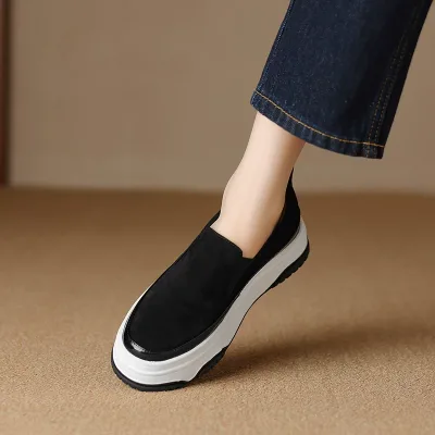 New stylish women's black leather shoe picture