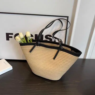 Price of women's trendy outdoor woven shoulder bag