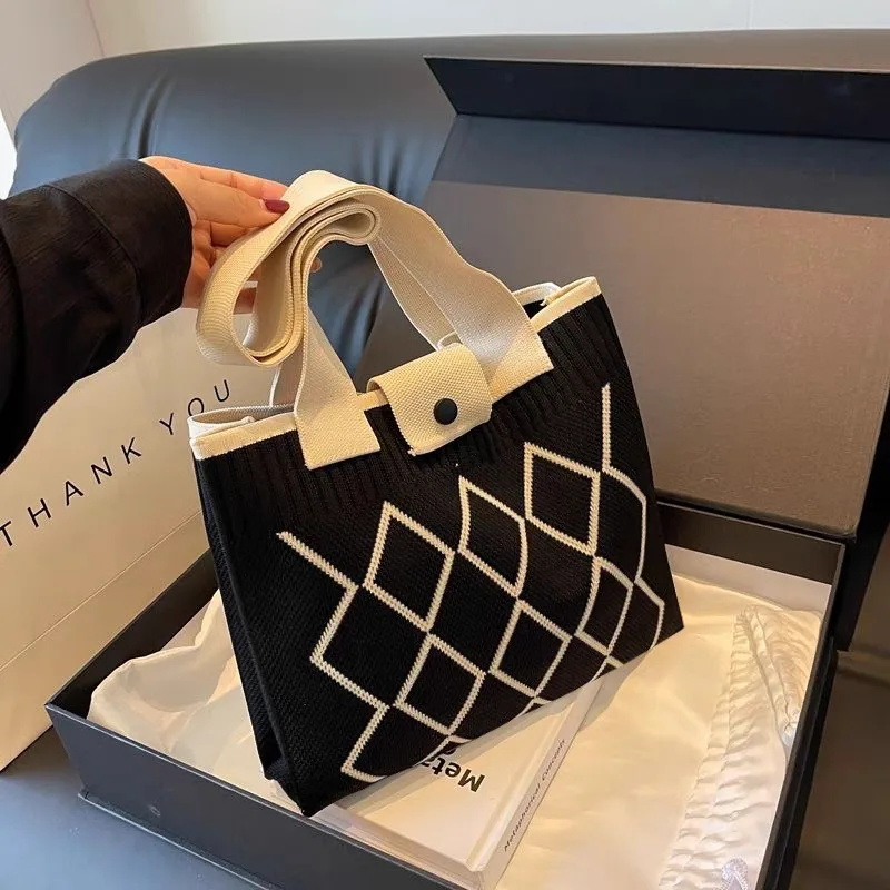 Price of the genuine women's patterned shoulder bag Price of genuine women's patterned shoulder bag