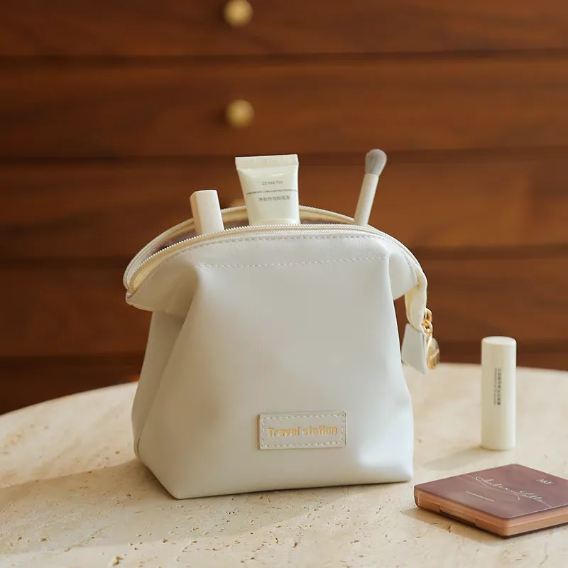 Minimalist women's cosmetic bag photo, trending abroad Photo of a minimalist women's makeup bag, trending internationally