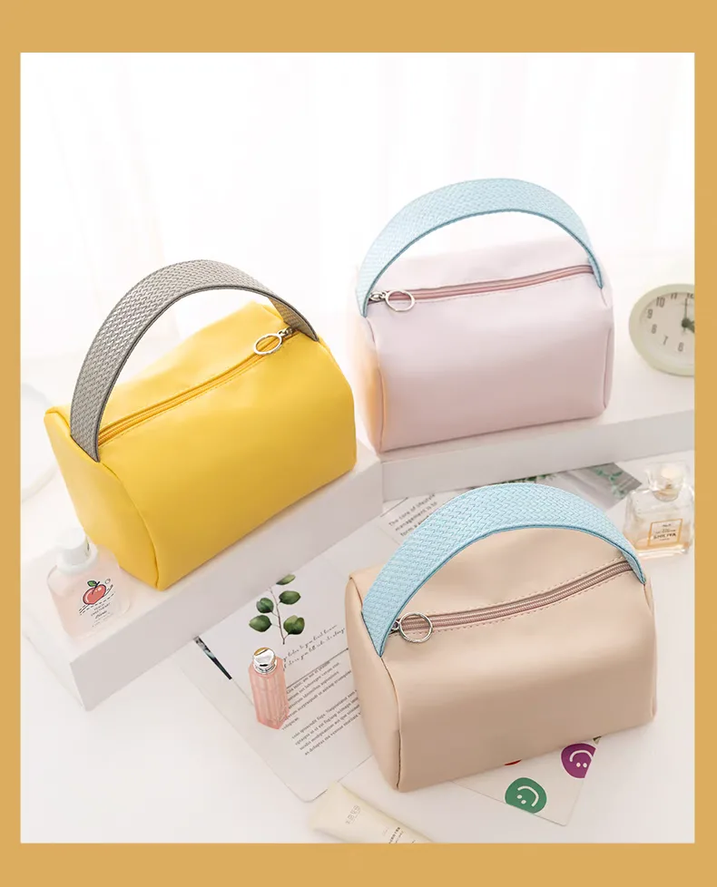 Price of a spacious women's foreign makeup bag Price of a spacious women's foreign makeup bag