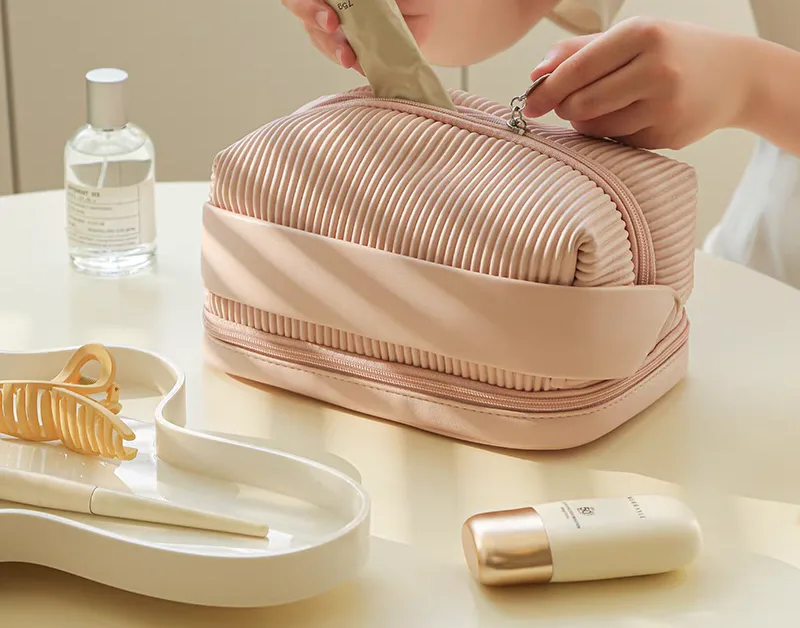 Price of genuine girls' and women's makeup bags Price of genuine girls' and women's makeup bags