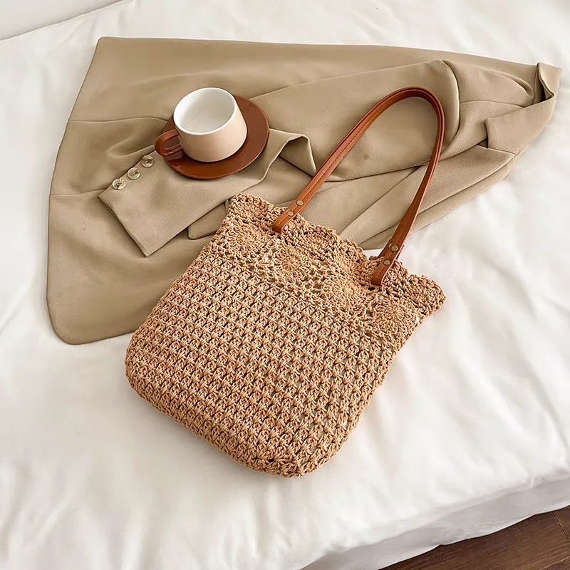 Handmade knitted brown shoulder bag with stylish leather strap, suitable for girls and women, genuine. Handmade knitted brown bag with a stylish leather strap, suitable for girls and women, genuine.