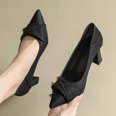 Trendy black leather formal high-heeled shoes for girls and women