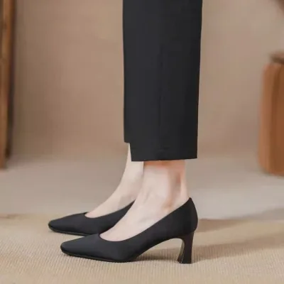 Imported women's black high-heeled formal shoes photo
