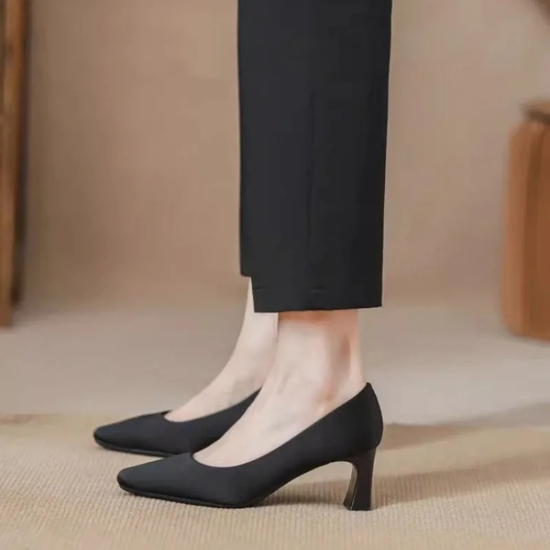 Imported women's black high-heeled formal shoes photo Imported women's black high-heeled formal shoes photo