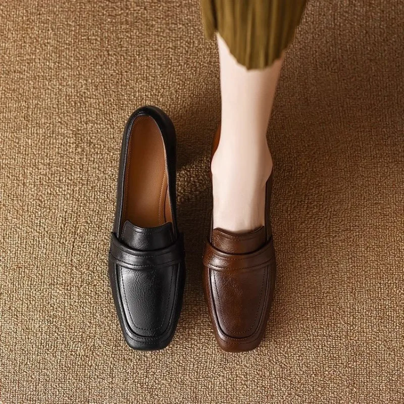 Imported stylish women's casual shoes with wide heels Imported women's stylish everyday shoes with wide heels