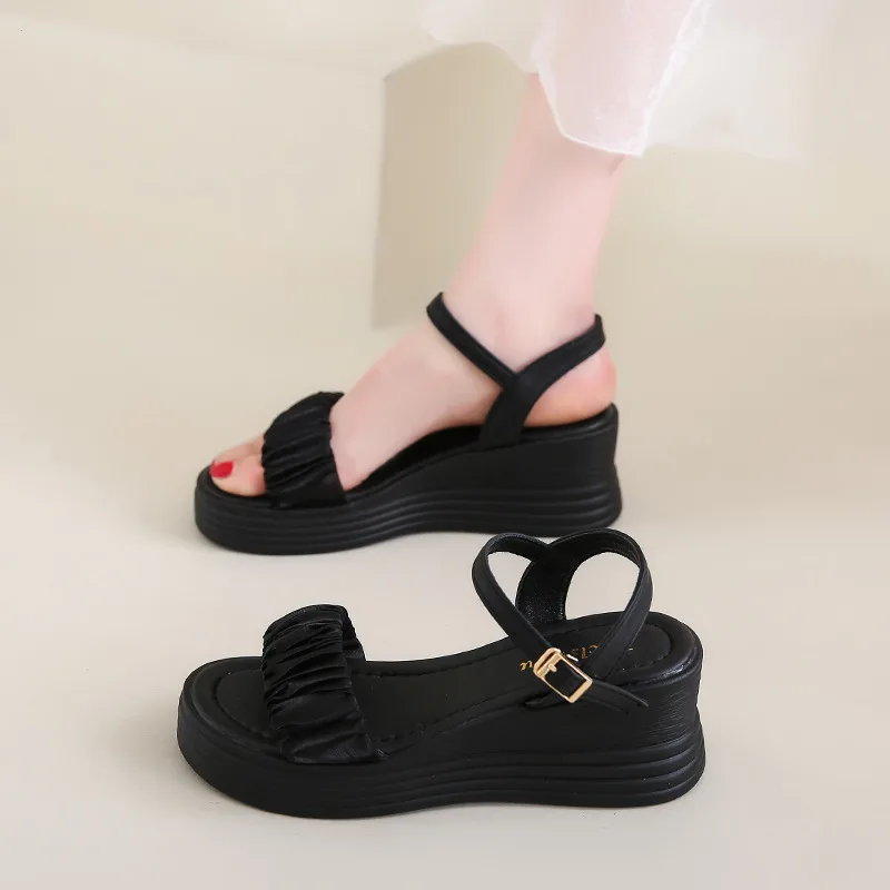 Original black women's and girls' slip-on wedge sandal photo Black original women's and girls' strap sandal with wedge heel