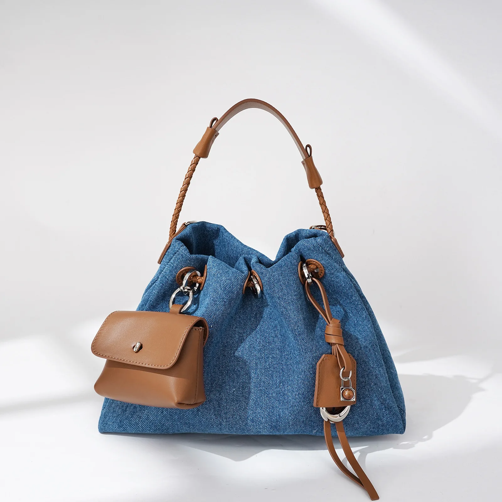 Blue handbag with brown strap and shoulder strap, suitable for women and girls, imported Blue women's and girls' handbag with brown strap and shoulder strap, foreign
